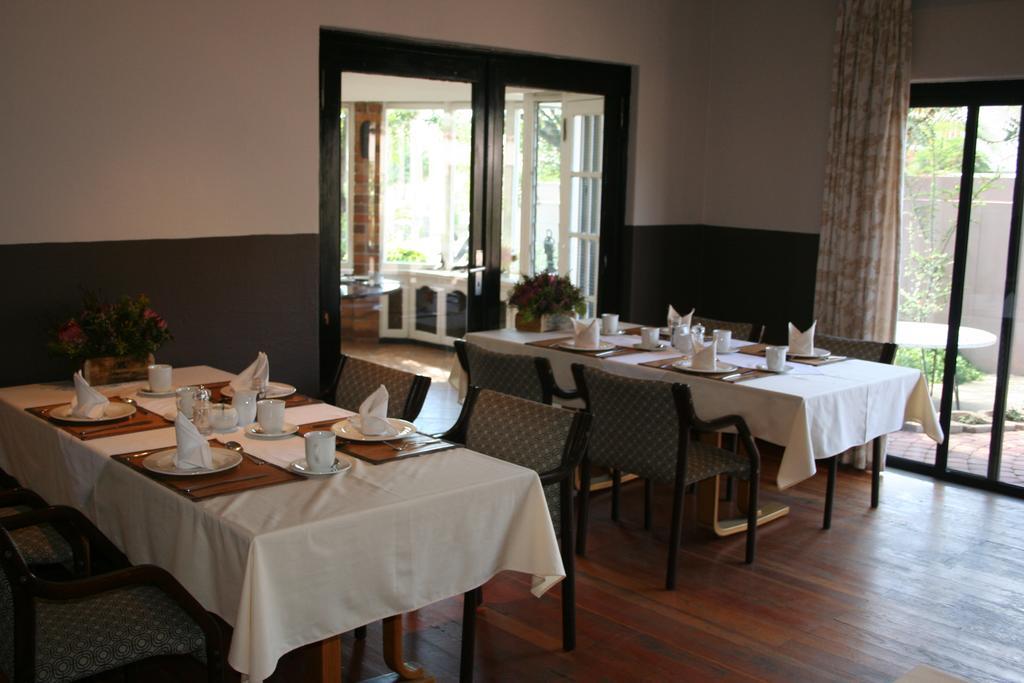 De Vagebond Hotel-Pension Виндхук Экстерьер фото