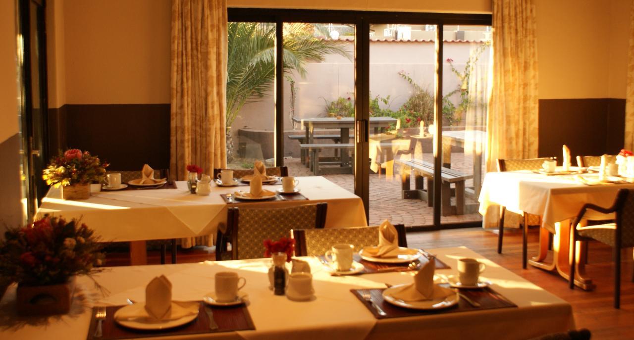 De Vagebond Hotel-Pension Виндхук Экстерьер фото